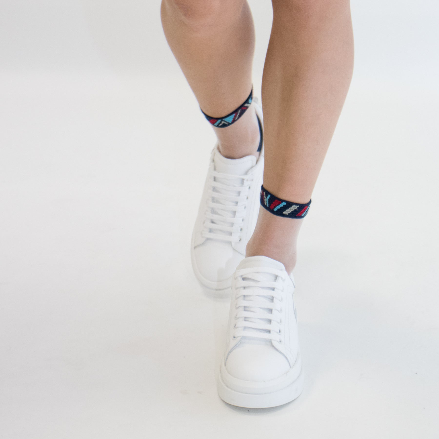 be-a-apache-bleu-chaussettes-femme-voile-3-1080x1080px