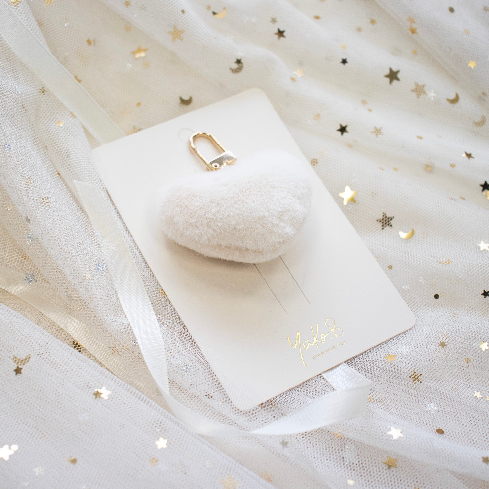 porte-clefs-pompons-blanc-9949-2000x2000px